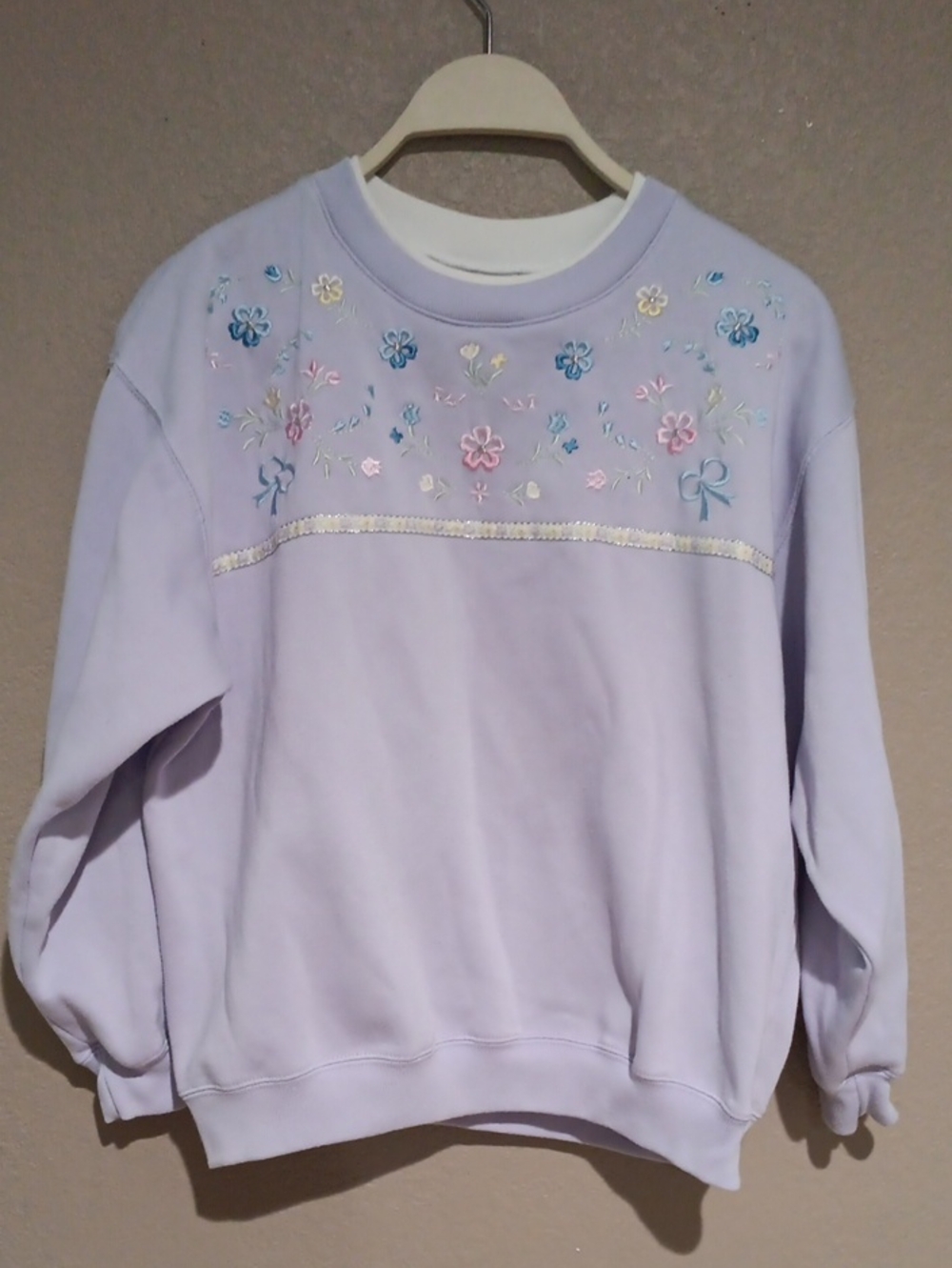Classic Elements Lavender Crewneck Sweatshirt with Pastel Floral Embroidery